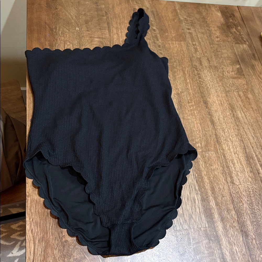 aerie One-Shoulder Black Scallop-Edge One-Piece Swimsuit